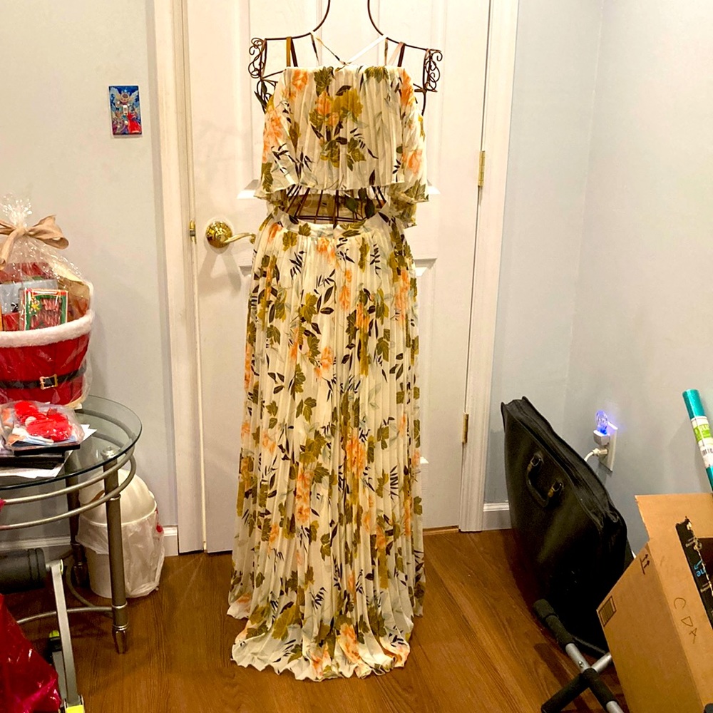Gorgeous LUXXEL chiffon maxi dress. 2-piece spaghetti halter style. Fully lined